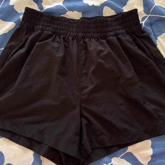 Vuori Villa Black Shorts medium - Picture 4 of 8
